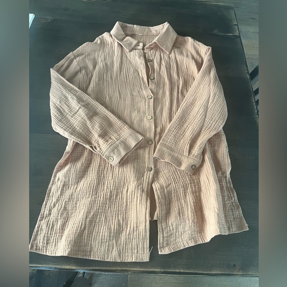 Light linen button down shirt - Picture 1 of 4